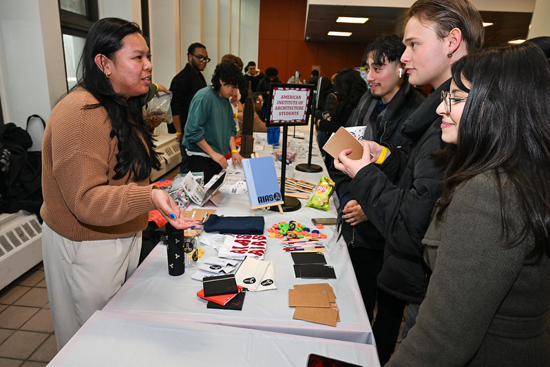 A member of American Institute of Architecture students (AIAS) talking about their club to students at the Club Fair